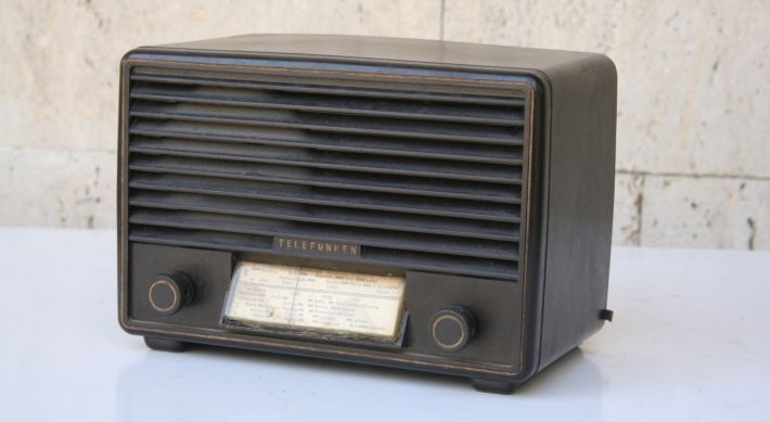 Popis: https://oldradio.smolyan.info/radios/IMG_6759.JPG