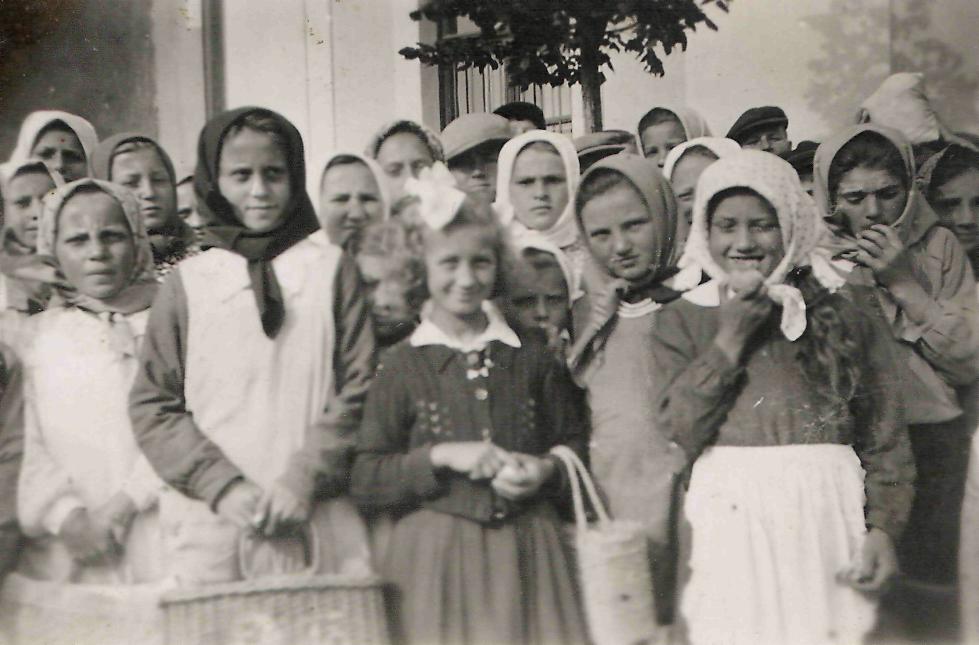 Popis: G:\k Nitre foto\Branč - cca. 1942 dievky v škole.jpg