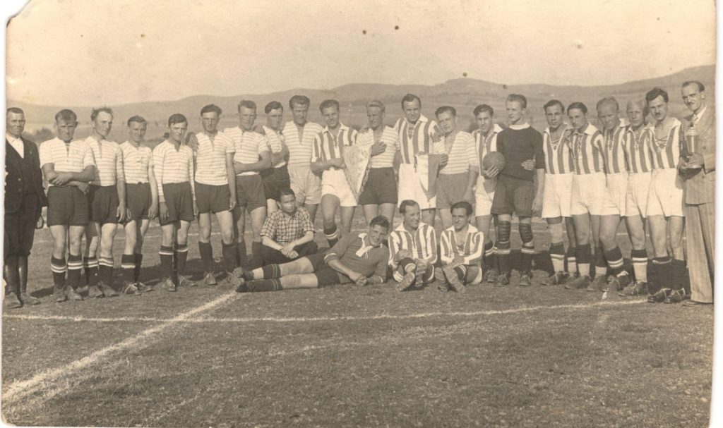 Popis: G:\k Nitre foto\Výčapy-Opatovce - zápas s Törekvés 1940.jpg