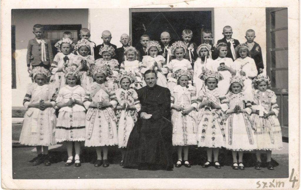 Popis: G:\k Nitre foto\Výčapy-Opatovce Prijímanie 1941.jpg