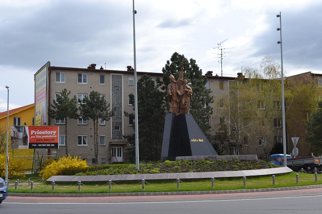 Popis: Značka: Socha sv. Cyrila a Metoda | Ahoj Komárno